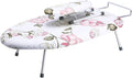 La planche de table combine une surface laissant passer la vapeur avec une partie textile en coton