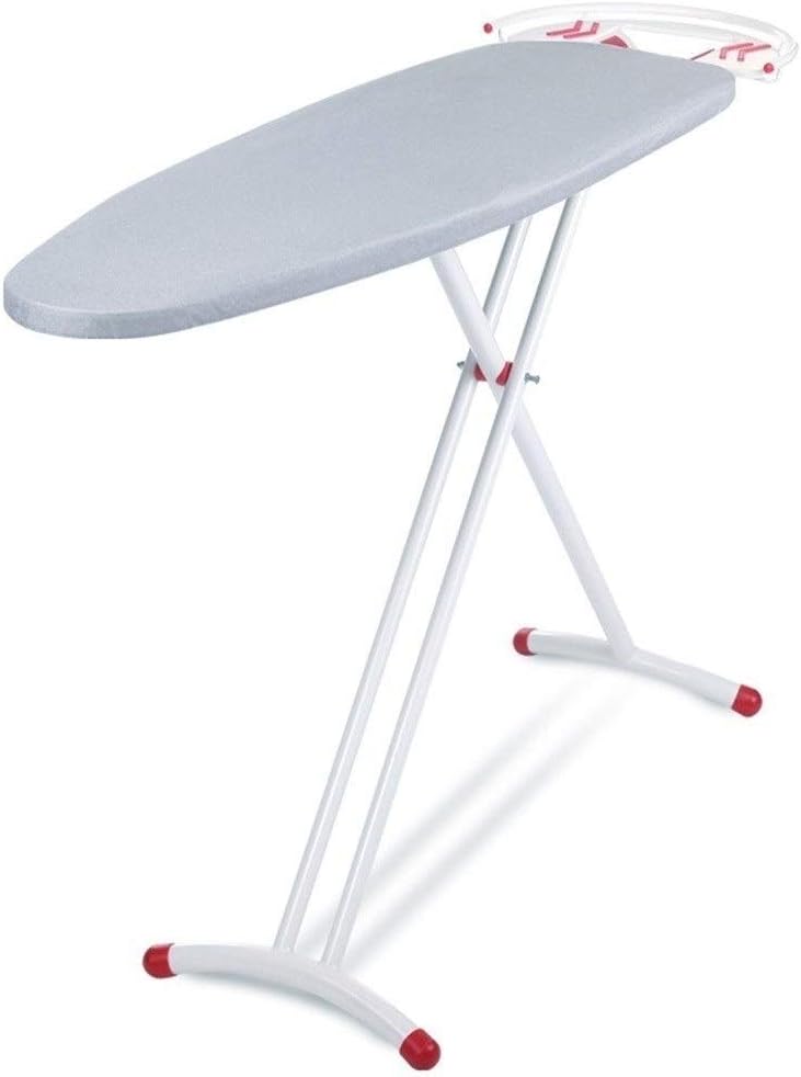 Cette table de repassage aux appuis antiderapants